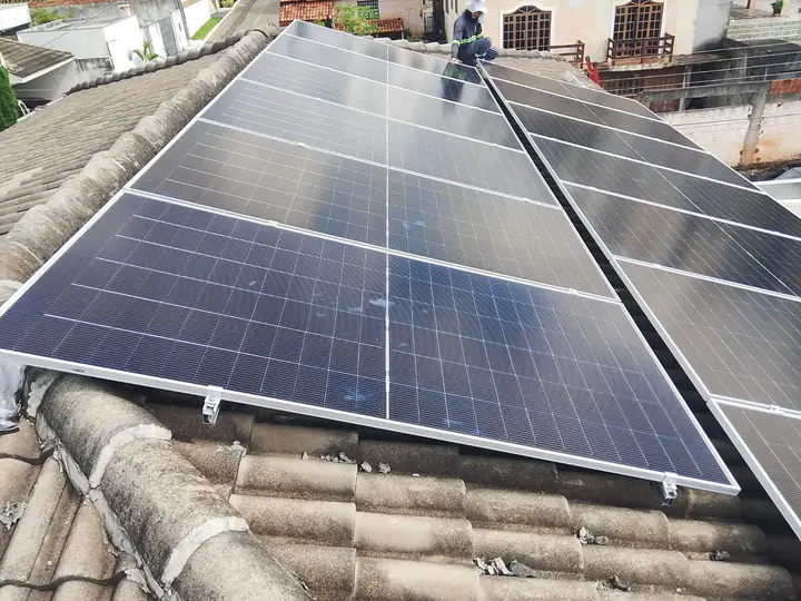 Sistema fotovoltaico residencial instalado em Brasília